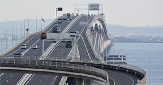 全国をつなぐ輸送網のイメージ（海上をわたる高速道路）